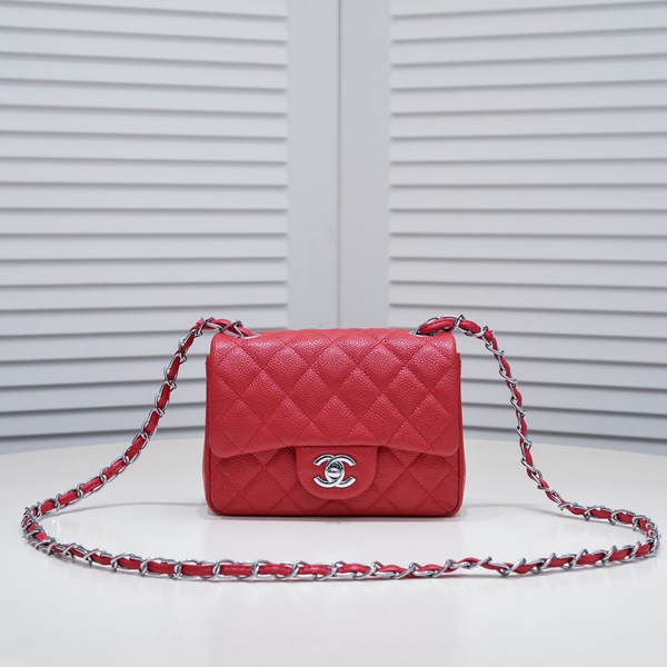 シャネルバッグ正面デザイン